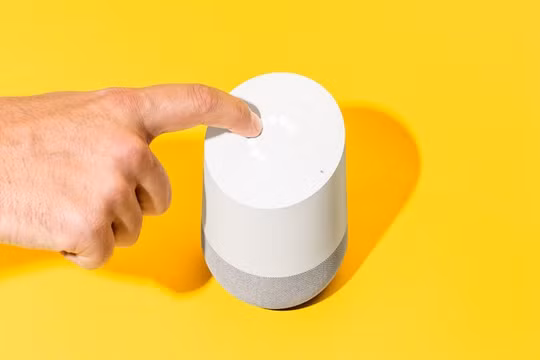 Kể từ tháng 10 năm ngoái, đã có hàng triệu người mua ít nhất một chiếc loa Google Home (Ảnh Business Insider)