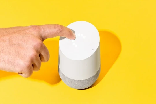 Kể từ tháng 10 năm ngoái, đã có hàng triệu người mua ít nhất một chiếc loa Google Home (Ảnh Business Insider)