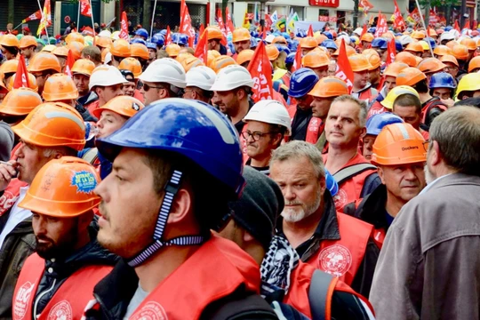 Trí tuệ nhân tạo đang đe dọa lấy đi việc làm của rất nhiều người lao động (Ảnh Business Insider)