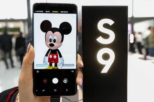 Xét về lượng đặt trước, cả Galaxy S9 và V30S ThinQ đều không thu hút mạnh khách hàng (Ảnh Reuters)