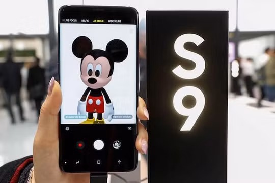 Xét về lượng đặt trước, cả Galaxy S9 và V30S ThinQ đều không thu hút mạnh khách hàng (Ảnh Reuters)