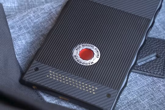 Hydrogen One sẽ là chiếc điện thoại khác biệt hoàn toàn với các loại điện thoại khác hiện nay (Ảnh YouTube)