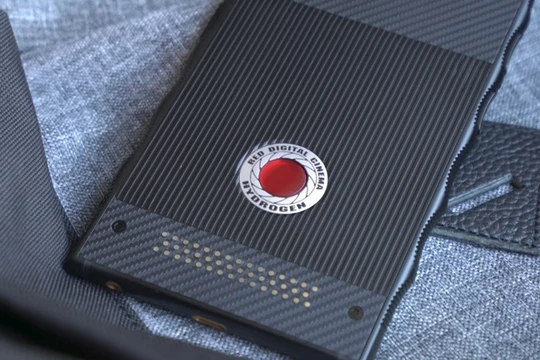 Hydrogen One sẽ là chiếc điện thoại khác biệt hoàn toàn với các loại điện thoại khác hiện nay (Ảnh YouTube)