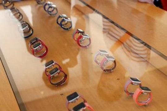 Apple Watch Series 3 có thể là nguyên nhân làm giảm doanh số các sản phẩm Apple Watch trước (Ảnh Reuters)