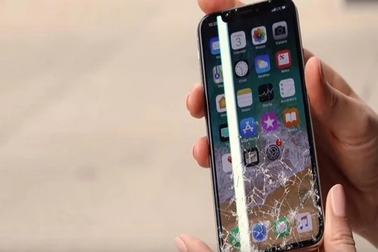 Hình ảnh iPhone X rơi vỡ (IBTimes)