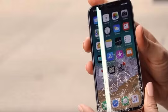 Hình ảnh iPhone X rơi vỡ (IBTimes)