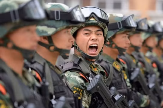 Các trường đại học và các tập đoàn công nghệ hàng đầu đang hỗ trợ tích cực cho các ứng dụng AI phục vụ quân đội Trung Quốc (Ảnh Reuters)