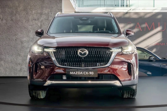 Cận cảnh bộ đôi "xe sang" vừa được Mazda đưa tới Việt Nam, có động cơ hybrid cắm sạc