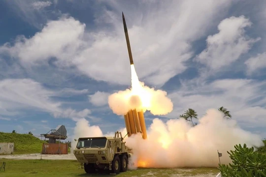 Hệ thống phòng thủ tên lửa THAAD do Mỹ sản xuất được thử nghiệm tại Hàn Quốc hồi năm 2017 (Ảnh: National Interest)