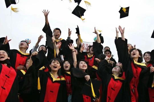 Sinh viên Trugn Quốc theo học ở Mỹ trở thành mục tiêu mới trong thương chiến Mỹ-Trung (Ảnh: CNN)