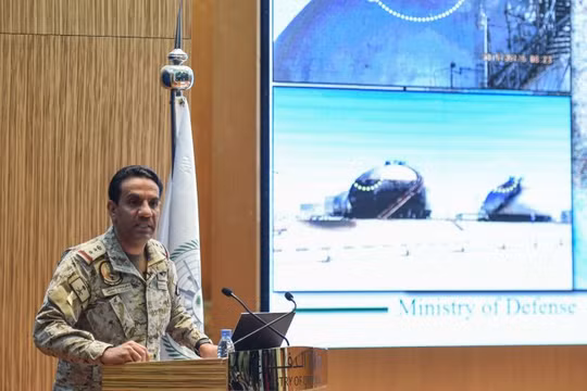 Phát ngôn viên của liên minh quân sự do Arab Saudi dẫn đầu, Turki bin Saleh al-Maliki (Ảnh: Newsweek)