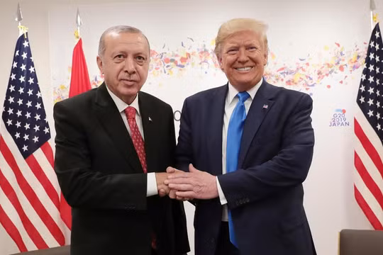 Tổng thống Trump và người đồng cấp Thổ Nhĩ Kỳ Erdogan tại Hội nghị thượng đỉnh G20 vừa qua (Ảnh: The National)