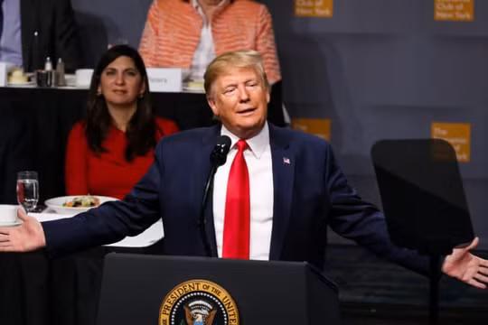 Tổng thống Trump phát biểu tại CLB Kinh tế tại New York (Ảnh: CNBC)