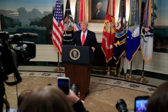 Tổng thống Trump thông báo xác nhận cái chết của thủ lĩnh IS Abu Bakr al-Baghdadi tại Nhà Trắng (Ảnh: CNN)