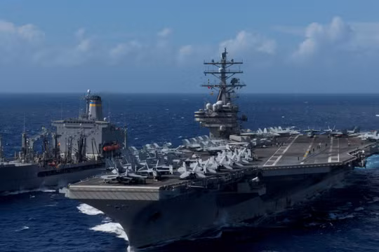 Tàu sân bay Ronald Reagan của Mỹ tại Okinawa, Nhật Bản (Ảnh: Nikkei)