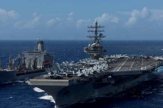 Tàu sân bay Ronald Reagan của Mỹ tại Okinawa, Nhật Bản (Ảnh: Nikkei)