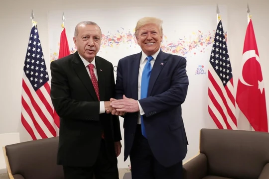 Ông Trump và ông Erdogan gặp gỡ bên lề Hội nghị thượng đỉnh G20 tổ chức tại Osaka, Nhật Bản hôm 29/6/2019 (Ảnh: Reuters)