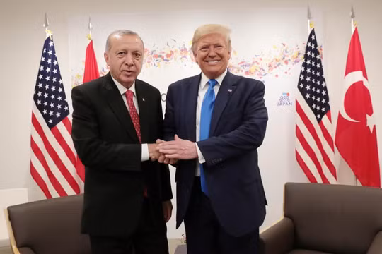 Ông Trump và ông Erdogan gặp gỡ bên lề Hội nghị thượng đỉnh G20 tổ chức tại Osaka, Nhật Bản hôm 29/6/2019 (Ảnh: Reuters)