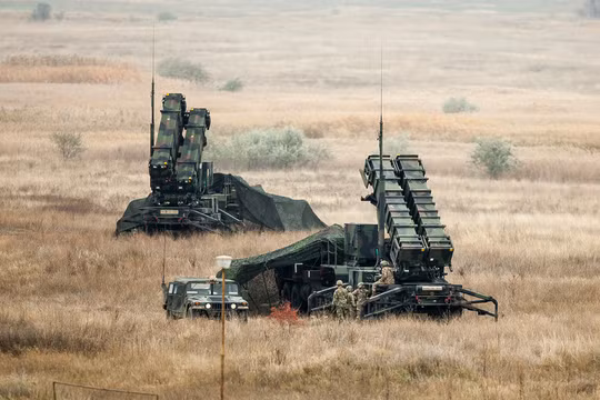 Hệ thống tên lửa Patriot của Mỹ có nhiều điểm không thể sánh bằng được S-400 của Nga (Ảnh: RT)