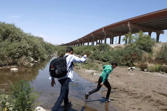 Số lượng người nhập cư trái phép đổ về Mỹ tăng đột biến trong tháng 5 vừa qua (Ảnh: AP)