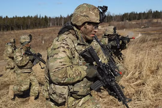 Binh sĩ Mỹ tham gia một cuộc tập trận ở Estonia (Ảnh: Getty)