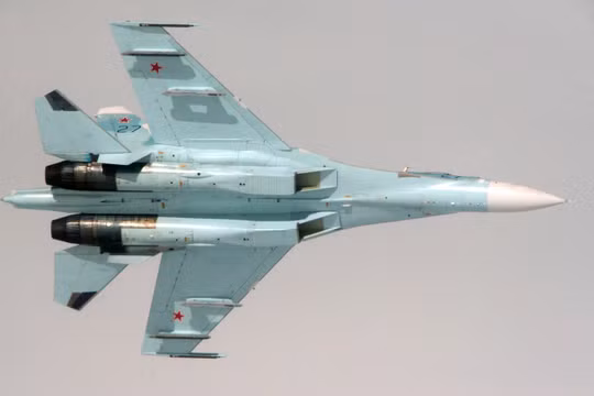 Chiến đấu cơ Su-27 được Nga điều tới chặn máy bay do thám của Mỹ (Ảnh: AP)