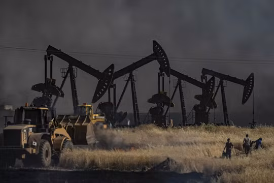 Chiến sự diễn ra giữa IS và SDF tại mỏ dầu ở Al-Qahtaniyah, tỉnh Hasakah, Syria hồi tháng 6 vừa qua (Ảnh: Newsweek)