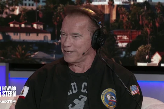 Ngôi sao hành động, cựu Thống đốc bang California Arnold Schwarzenegger trong chương trình "The Howard Stern Show" (Ảnh: Getty)