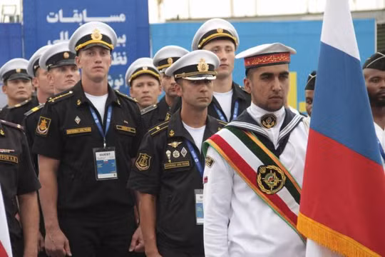 Binh sỹ hải quân Nga và Iran tham gia cuộc thi lặn năm 2018 tại Nowshahr, tỉnh Mazandaran, Iran (Ảnh: Newsweek)