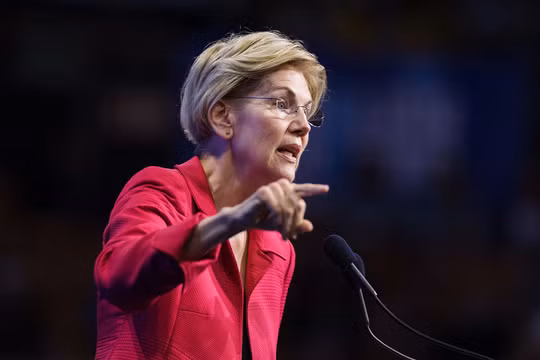 Bà Elizabeth Warren là người chỉ trích kịch liệt các ngân hàng và tập đoàn lớn của Mỹ (Ảnh: VanityFair)