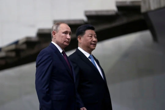 Tổng thống Nga Vladimir Putin và Chủ tịch Trung Quốc Tập Cận Bình trong một cuộc gặp gỡ (Ảnh: Sputnik)