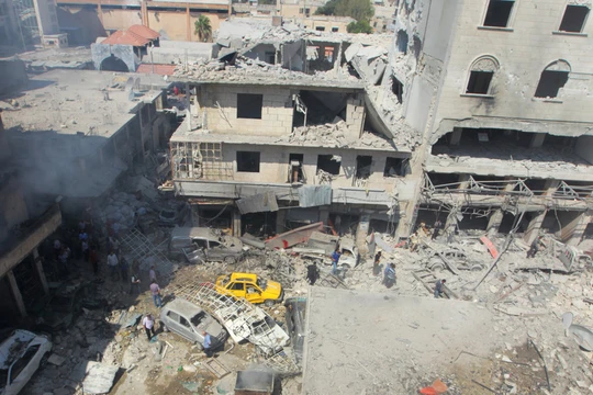 Khung cảnh hoang tàn sau một đợt không kích ở tỉnh Idlib, Syria (Ảnh: RT)