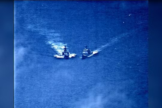 Hai chiếm hạm của Nga và Mỹ suýt va chạm trên biển Thái Bình Dương (Ảnh: U.S Navy)