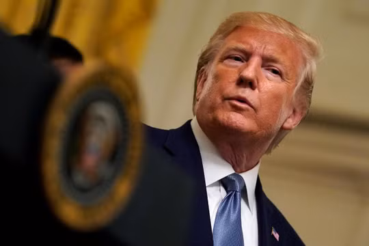 Tổng thống Trump tiếp tục đối mặt với nhân vật tố giác giấu mặt thứ hai (Ảnh: Reuters)