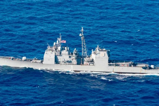Mỹ thường xuyên điều chiến hạm đi qua eo biển Đài Loan (Ảnh: CNN)