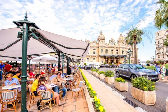 Monaco nổi tiếng là sân chơi của giới siêu giàu (Ảnh: Business Insider)