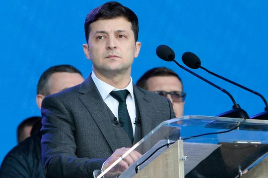 Tổng thống Ukraine Zelensky bị đẩy vào thế khó khi bị kéo vào bàn cờ chính trị ở Washington (Ảnh: Getty)
