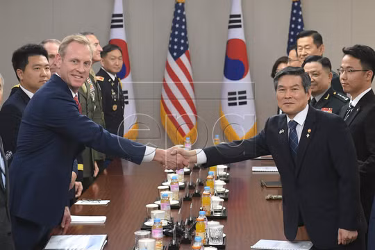 Quyền Bộ trưởng Bộ Quốc phòng Mỹ Patrick Shanahan cùng Bộ trưởng Bộ Quốc Phòng Hàn Quốc Jeong Kyeong-doo (Ảnh:Yonhap)