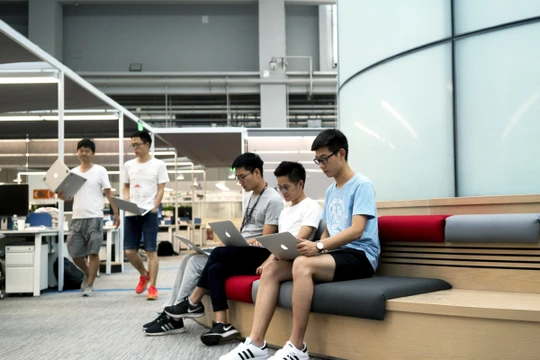 Văn hóa làm việc kiểu "tự sát" đã lan tới Trung Quốc (ảnh: Wired)