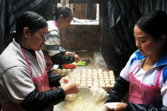 Bên trong một xưởng làm thịt từ đậu phụ ở Quý Châu, Trung Quốc (Ảnh: Getty)