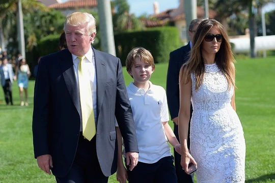 Đệ nhất phu nhân Mỹ Melania Trump cùng chồng và con trai út (Ảnh: Getty)