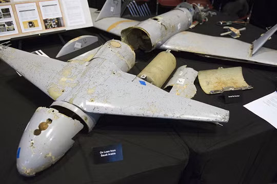 Một máy bay không người lái của Houthi bị Arab Saudi bắn hạ (Ảnh: AP)