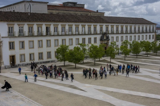 Coimbra, ngôi trường ĐH lâu đời nhất ở Bồ Đào Nha (Ảnh: Newsweek)