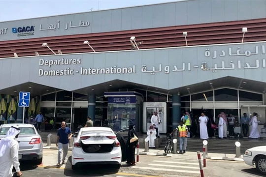 Đòn tấn công của Houthi nhằm vào sân bay Abha của Arab Saudi (Ảnh: Al Jazeera)