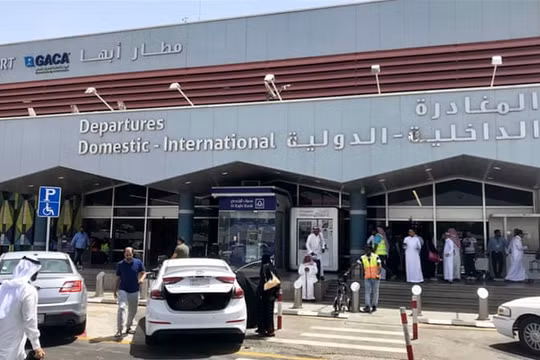 Đòn tấn công của Houthi nhằm vào sân bay Abha của Arab Saudi (Ảnh: Al Jazeera)