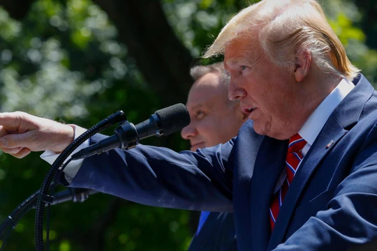 Tổng thống Trump trong cuộc họp báo chung với ông Duda (Ảnh: Newsbeezer)