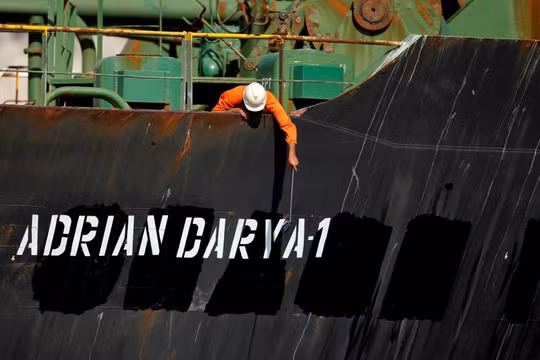 Tàu chở dầu Adrian Darya của Iran (Ảnh: Reuters)