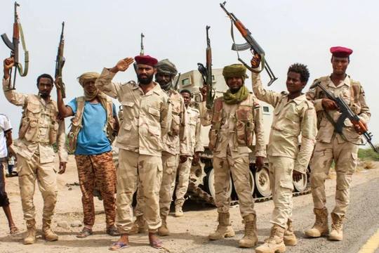Các binh sĩ Sudan chiến đấu bên cạnh các lực lượng thân chính phủ Yemen được Arab Saudi hậu thuẫn ở phía Tây Yemen (Ảnh: AFP)