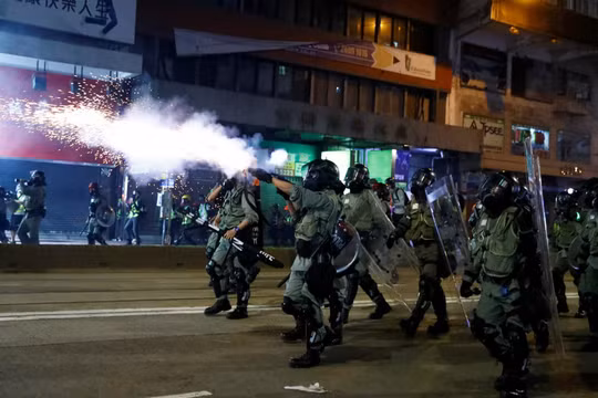 Tình trạng bất ổn chính trị ở Hong Kong tạo điều kiện thuận lợi cho cả Mỹ và Đài Loan (Ảnh: France24)