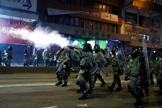 Tình trạng bất ổn chính trị ở Hong Kong tạo điều kiện thuận lợi cho cả Mỹ và Đài Loan (Ảnh: France24)